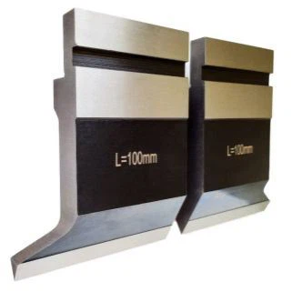 What are the materials of the shears blades